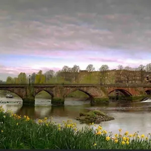 Chester/handbridge Sleeps 9 + Netflix Apartment