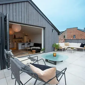 Chorlton Stylish & Roof Terrace Apartment