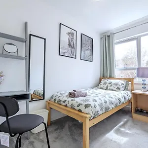 Guest Near Centre & Dock Free Parking Holiday home